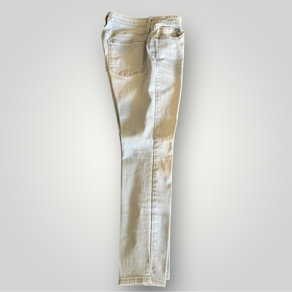 Universal Thread Light Gray Skinny Jeans - Picture 3 of 6